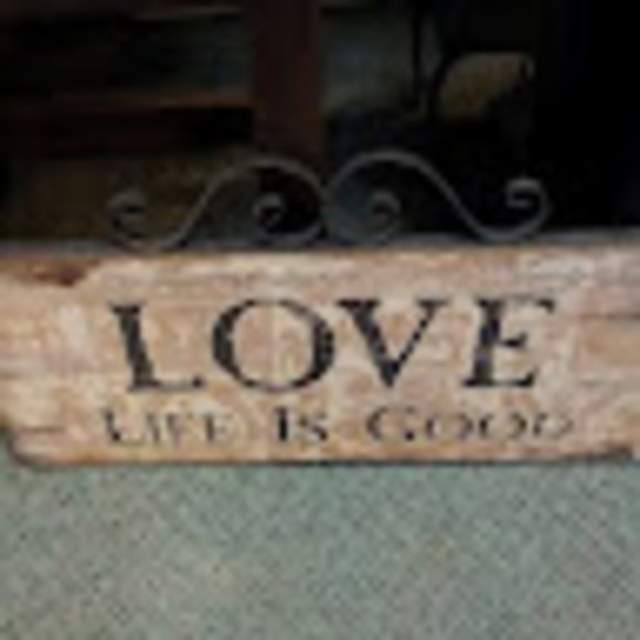 Meet your Posher, Iris - Picture 1 of 1